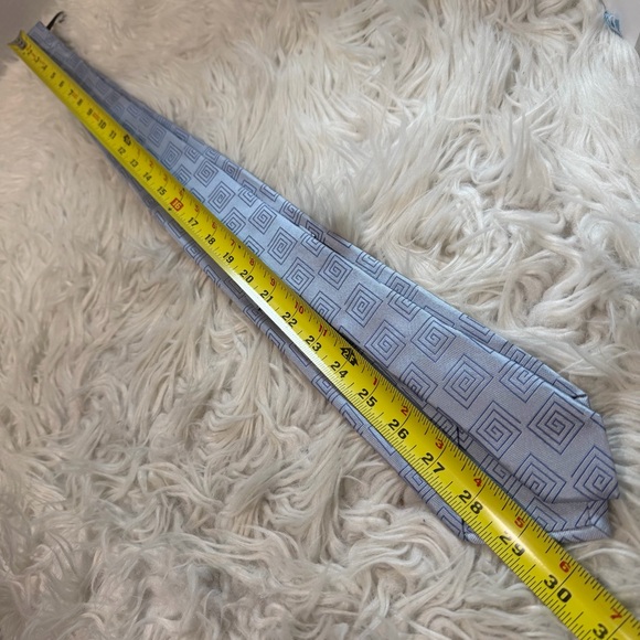 TUMI Silk Geometric Patterned Blue Tie - Picture 5 of 6